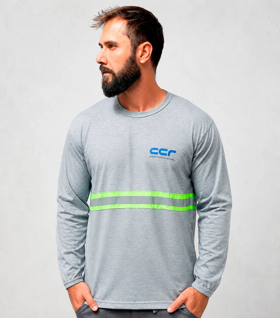 Camiseta manga longa cinza com faixas refletivas verdes — uniforme operacional